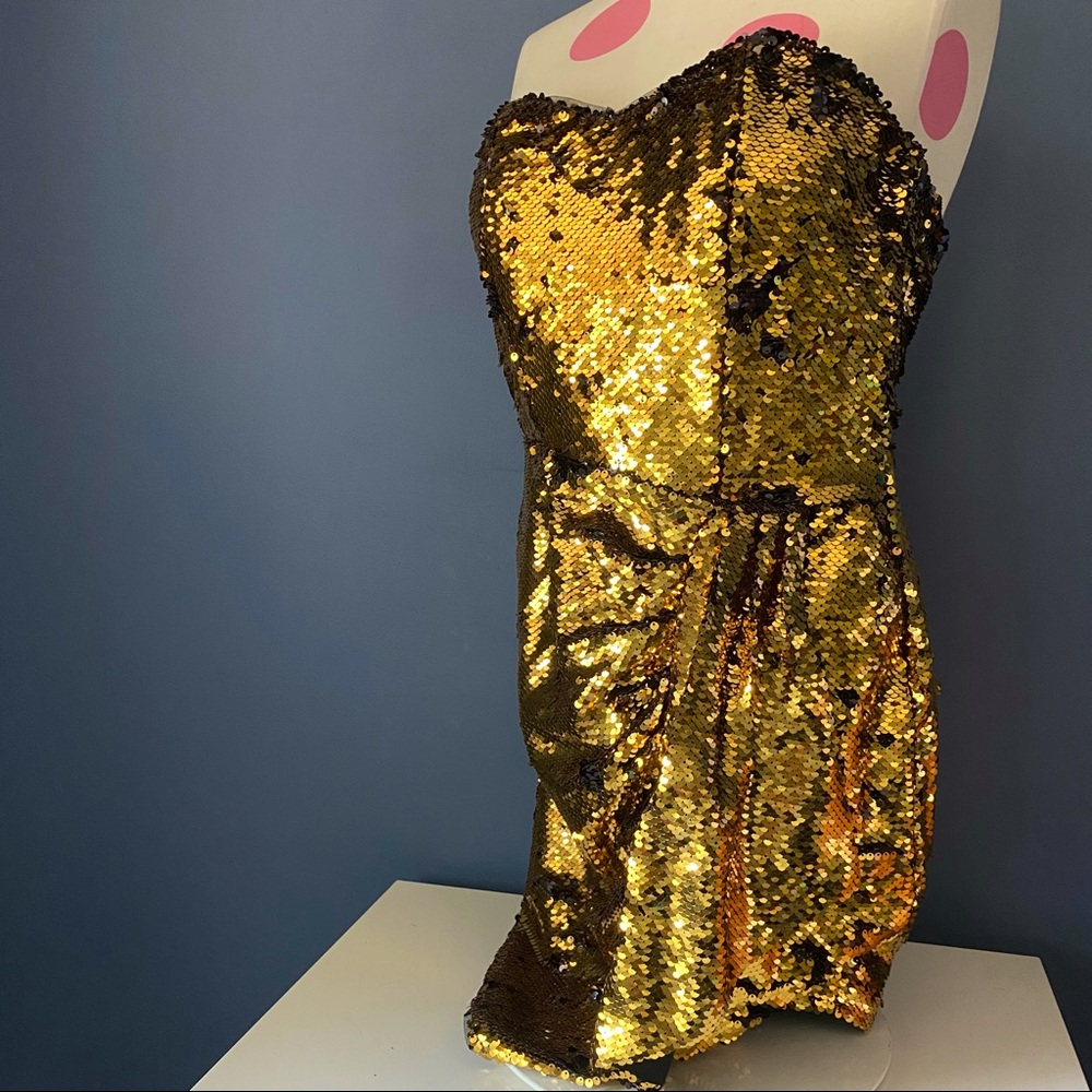 NWT TFNC LONDON Gold and Black Sequin Mini 8